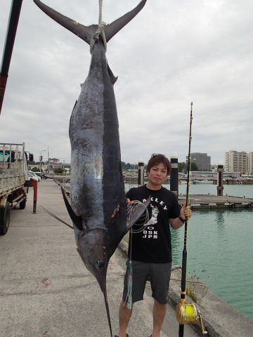 沖縄本島　フィッシングボートゆりかでカジキ釣り