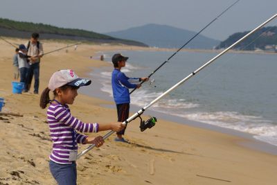 親子投げ釣り教室　in海の中道青少年海の家