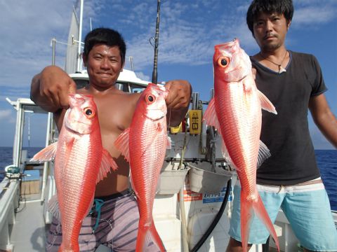 沖縄　フィッシングボートゆりかでアカマチ釣り